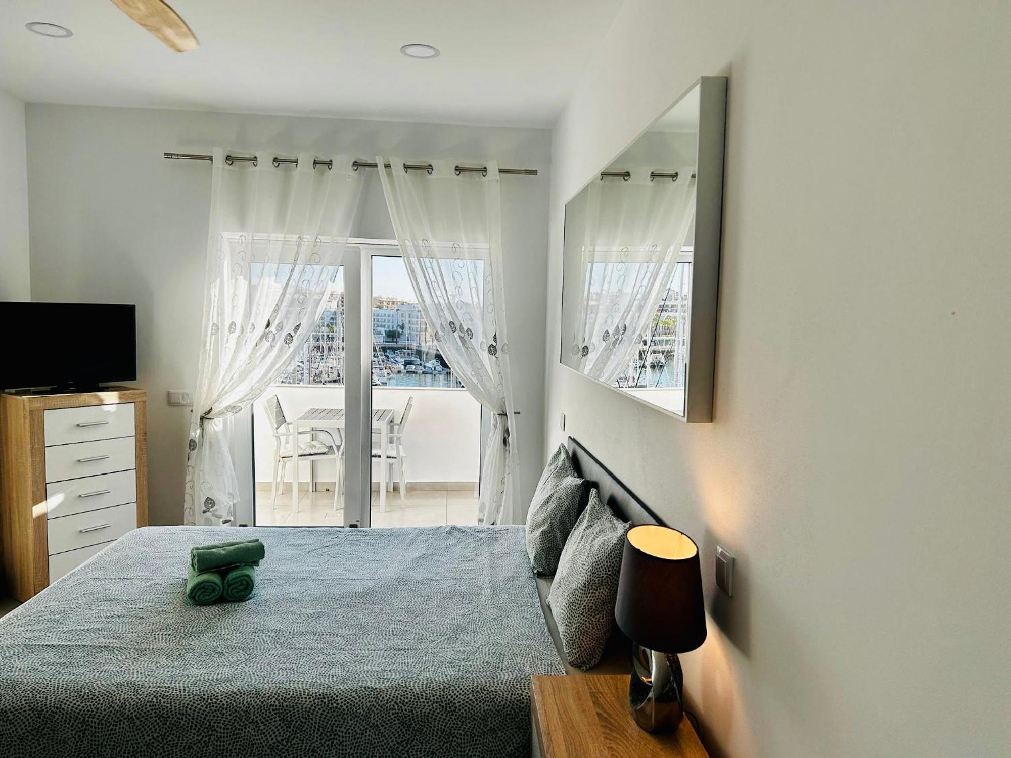 Central Lagos Apt With Marina Views Near Beaches Kültér fotó