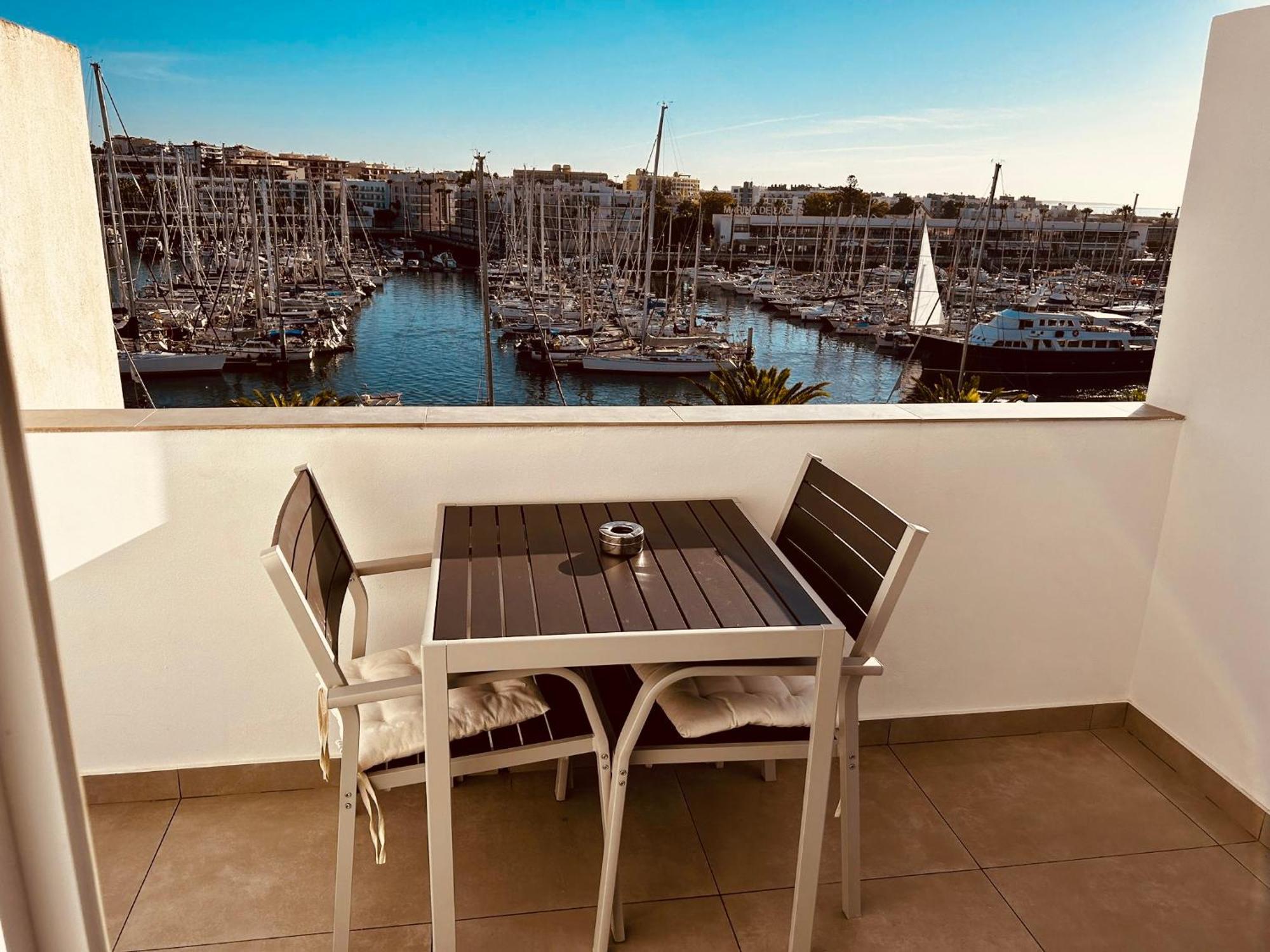 Central Lagos Apt With Marina Views Near Beaches Kültér fotó