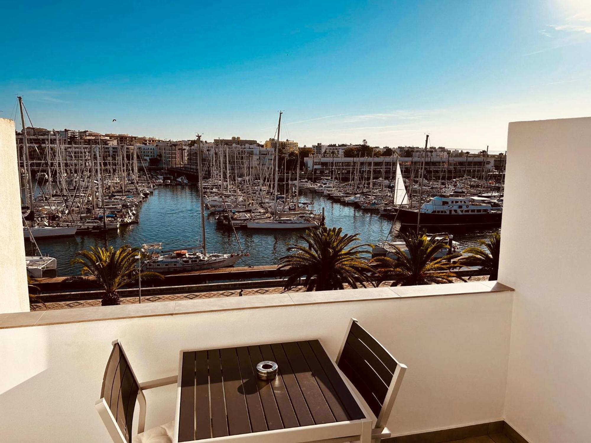 Central Lagos Apt With Marina Views Near Beaches Kültér fotó