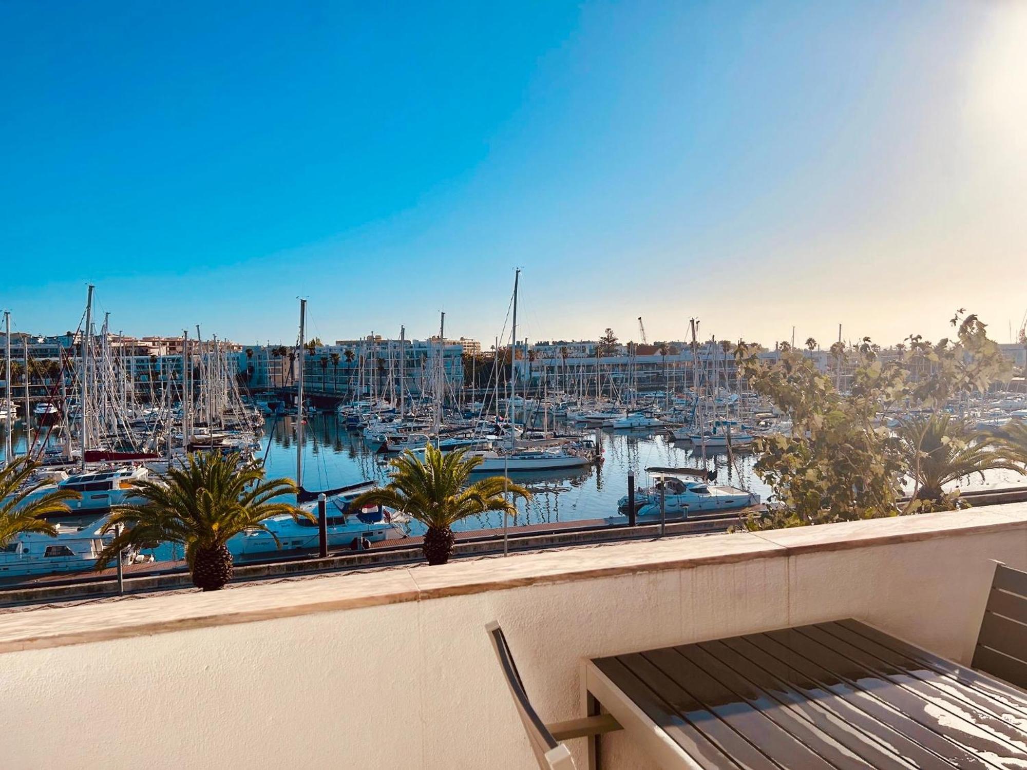 Central Lagos Apt With Marina Views Near Beaches Kültér fotó