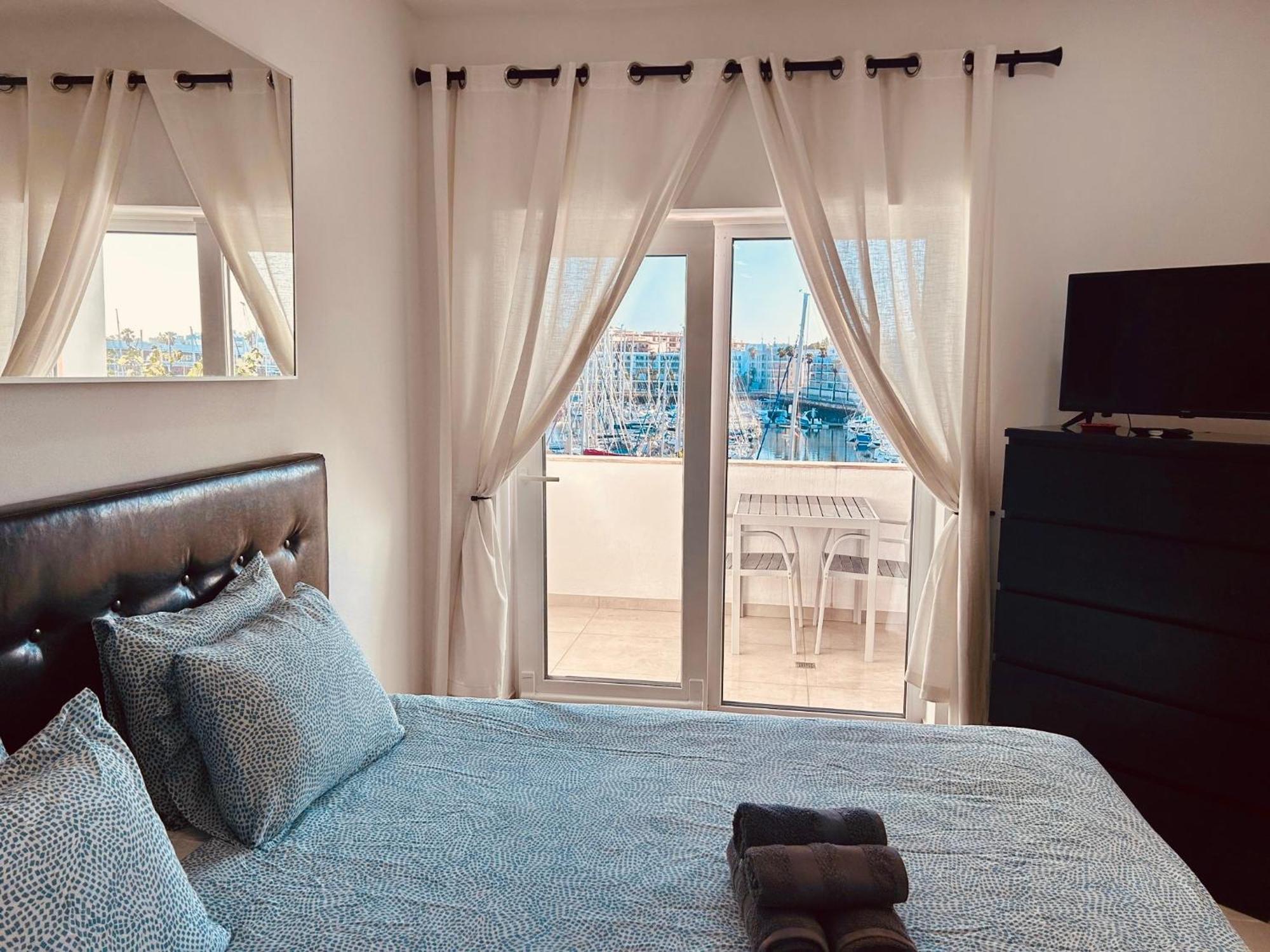 Central Lagos Apt With Marina Views Near Beaches Kültér fotó